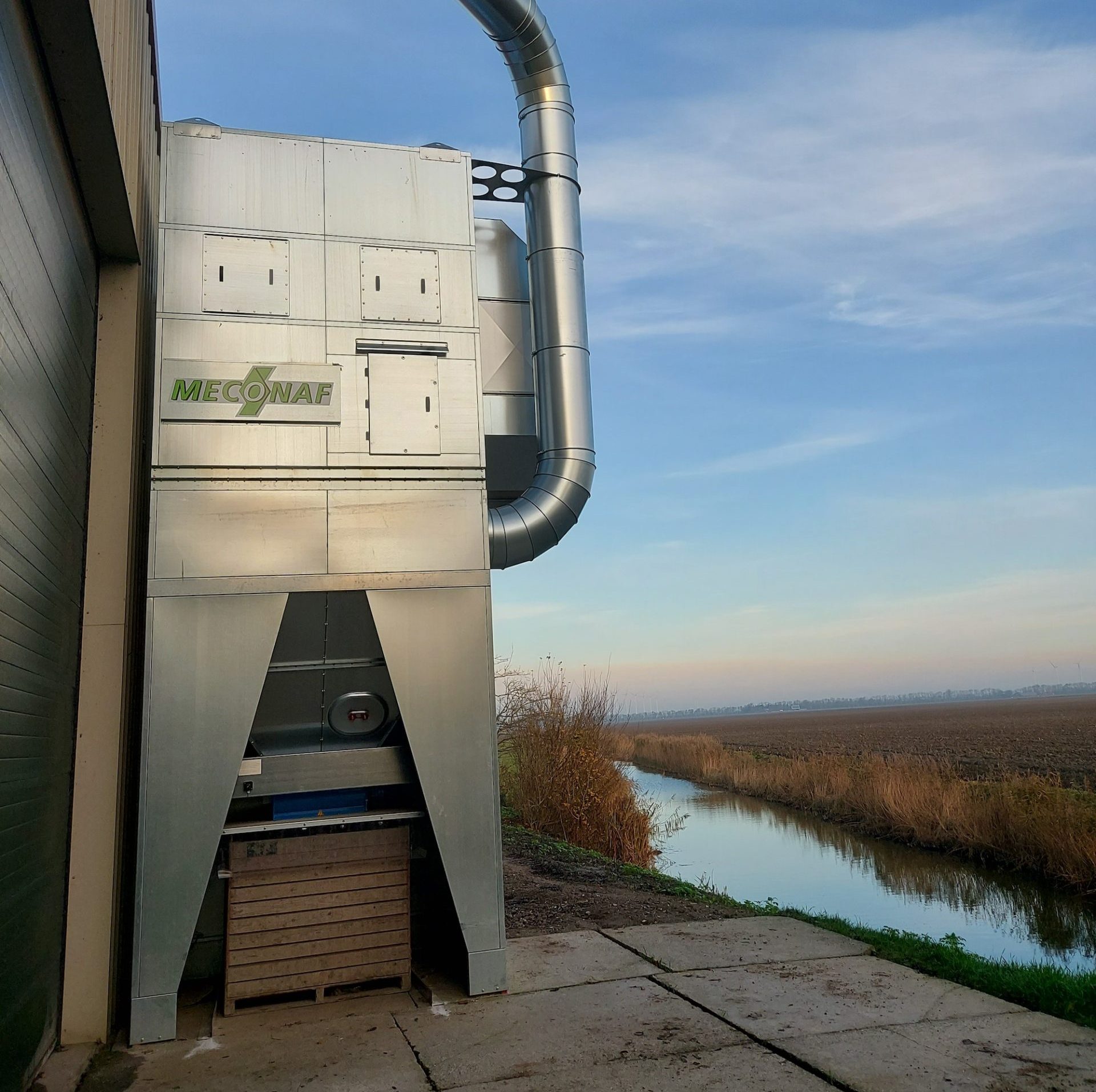 dust extraction wind shifting system on location